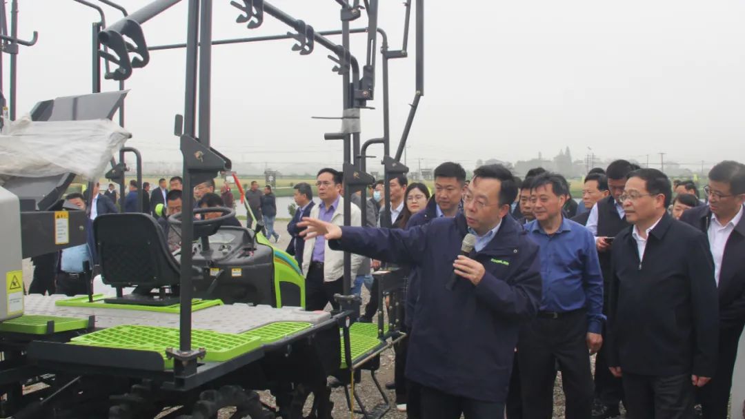 Zoomlion Orderly Rice Seedling Throwing Machine Was Widely Praised at the Provincial Agricultural Technology Extension Demonstration Conference