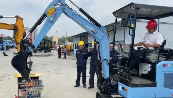 Sany Heavy Industry: Excavator Barbecue! It smells good!