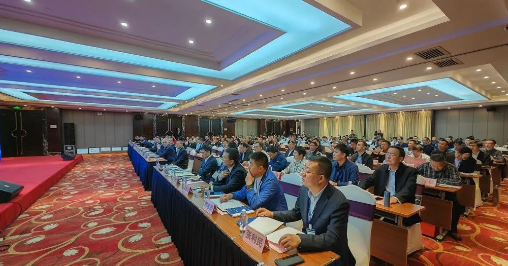 The Second Congress of Construction Machinery Branch of China Construction Machinery Association was successfully held, and Metong continued to be elected as the vice president unit.