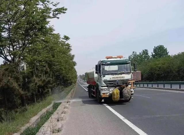 Rizhao Highway Maintenance Company Launches "Warm Sun Action" to Optimize Traffic Environment