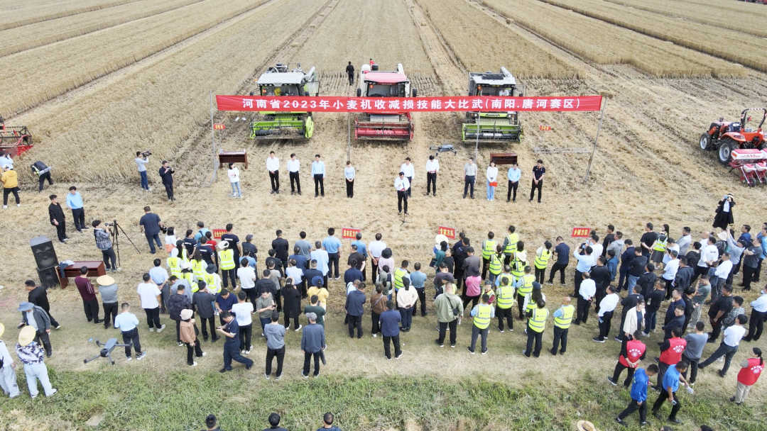 When Zoomlion's Three Summers Are in Progress, the "Valley King" Machine Operator Wins the Great Competition of Machine Harvesting and Loss Reduction in Henan Province