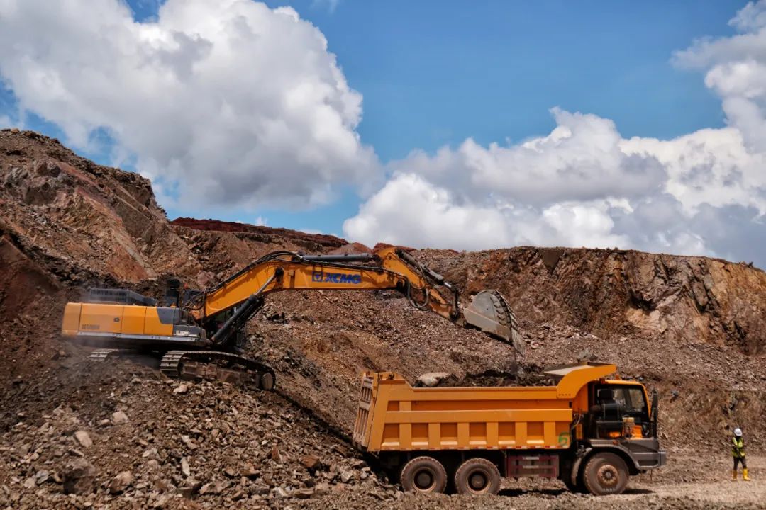 All year round! XCMG Excavator "Digging for Gold" in African Mines