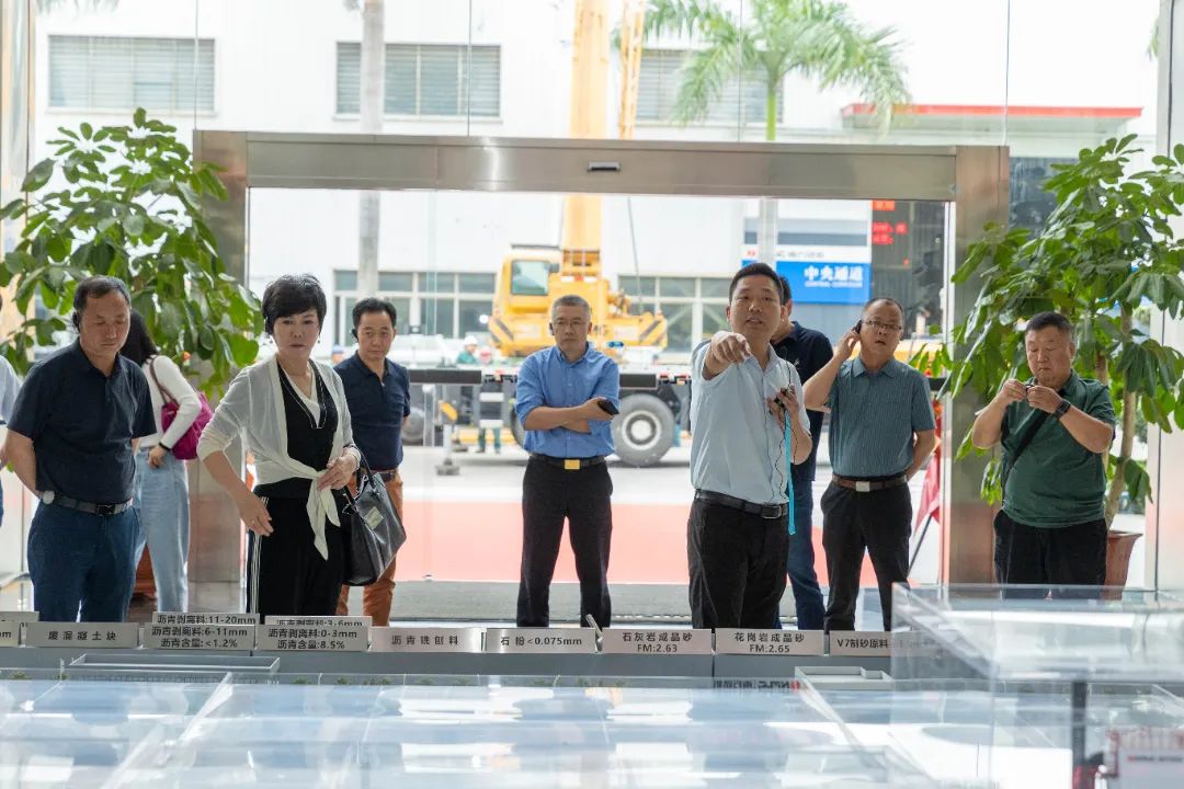 Leaders of Asphalt Concrete Special Committee of China Municipal Engineering Association Visited Nanfang Road Machinery for Investigation and Exchange