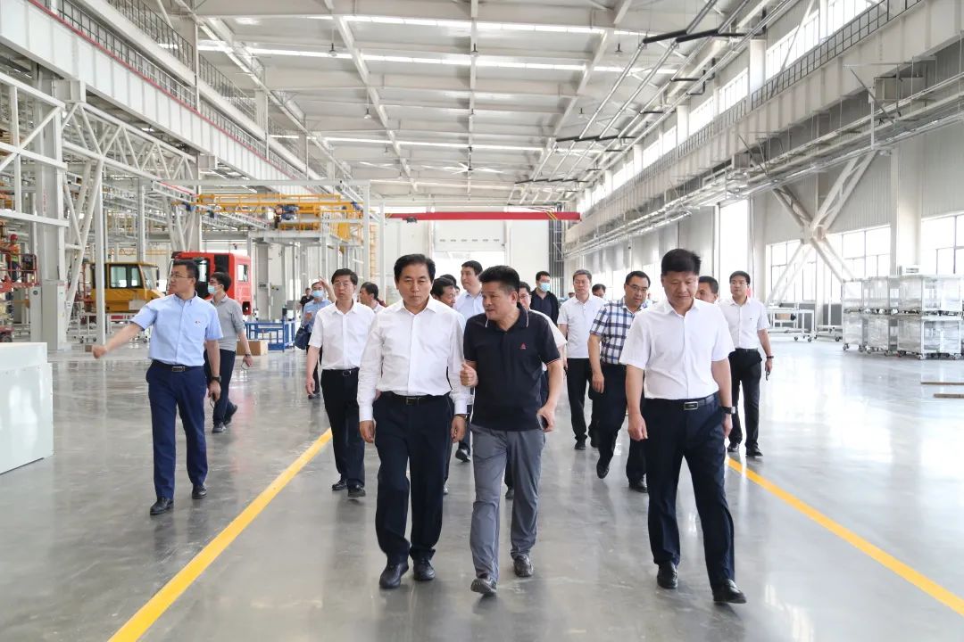 Wang Hongzhi, Standing Committee and Vice Mayor of Jinan Municipal Committee, went to Lingong Heavy Machinery to carry out thematic education research and lecture activities