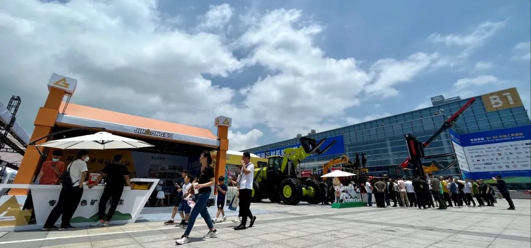 It's very popular! Born for Green Mines | Jingong Pure Electric + Unmanned Stone Mining Equipment Shining 2023 Xiamen Stone Exhibition