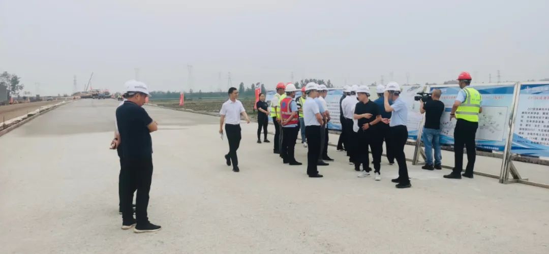 "Jiaozhu · Better Life" | Pavement Engineering Branch 207 National Highway Reconstruction Project Water-stabilized Pavement Base Test Section Paved Successfully