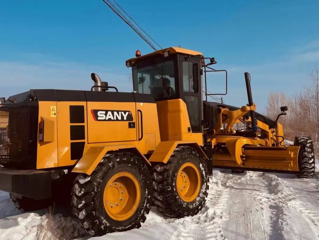 A thousand miles, all the way here! Sany STG220C-10 motor grader goes to Xinjiang in batches!