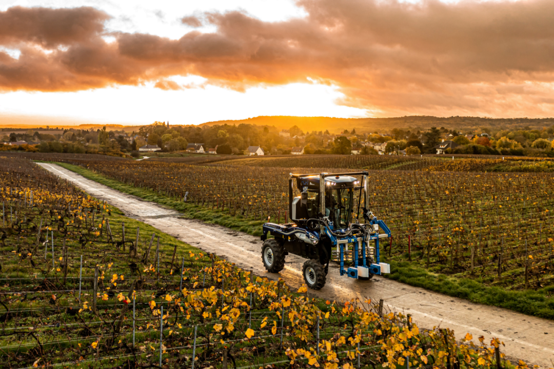 Fiat Powertech powers the unique new New Holland TE6 straddle tractor series