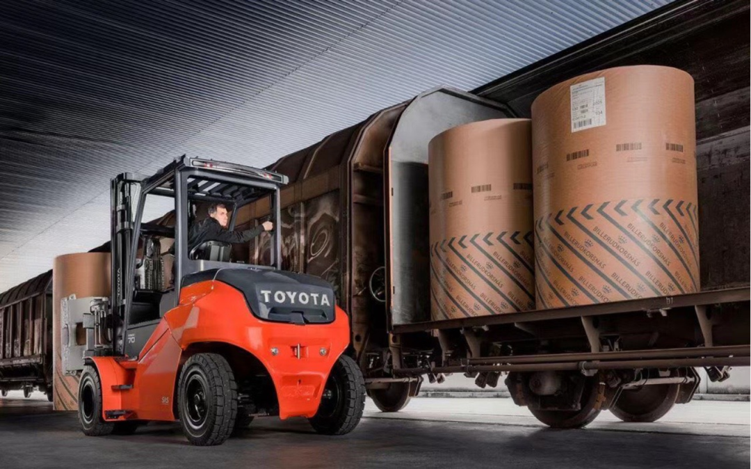 Toyota electric forklift, hard core strength, no fear of challenges!