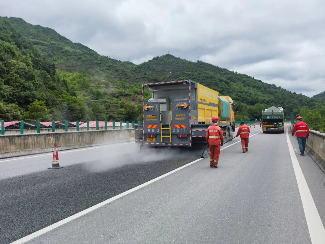 Gaoyuan Equipment Takes the Lead to Help Gansu Expressway Construction