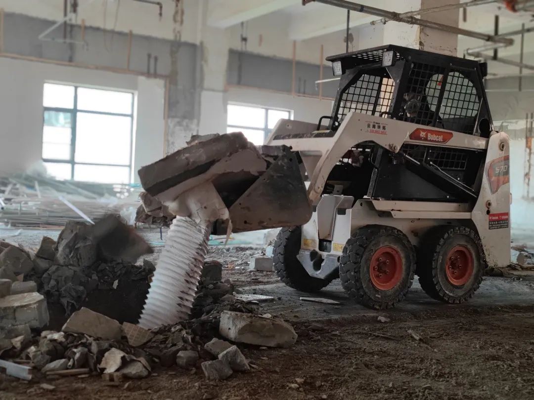 After renting it for one day, General Manager Zhang decided to buy the Bobcat S70.