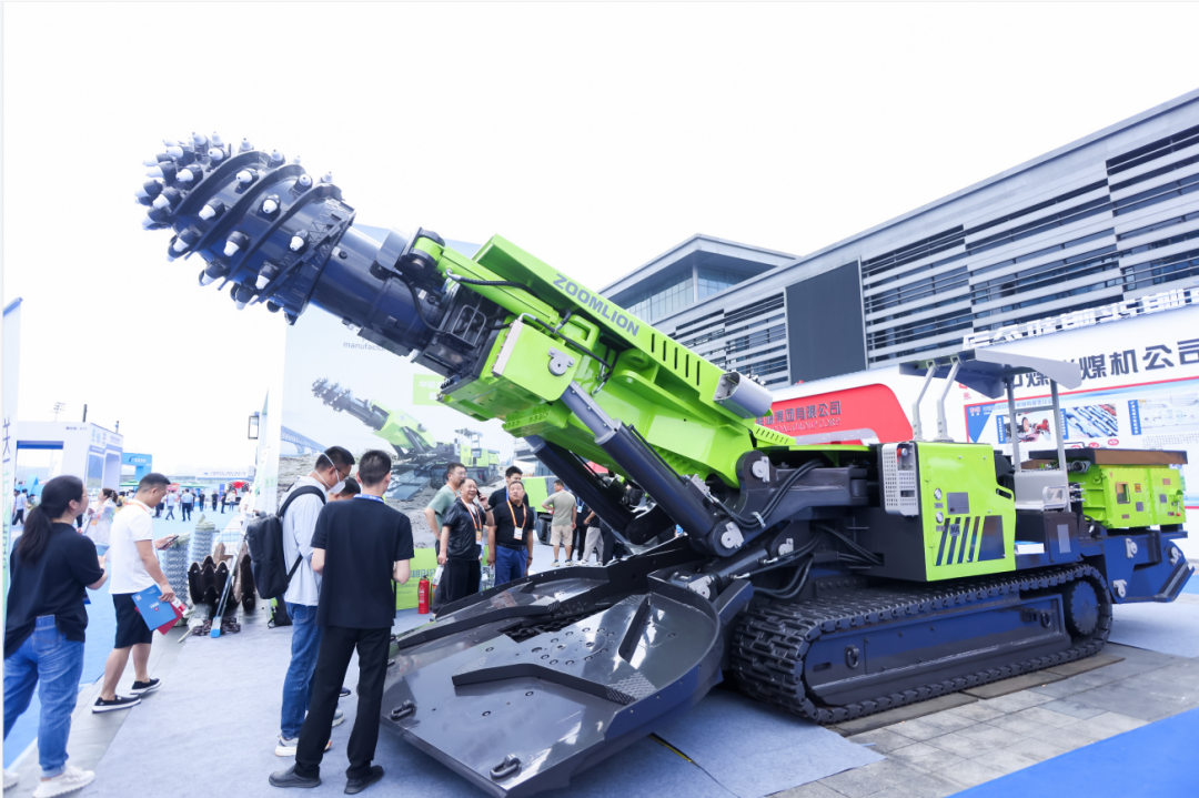 Underground mining new "sharp weapon"! Zoomlion Roadheader Appears at Guizhou Energy Expo