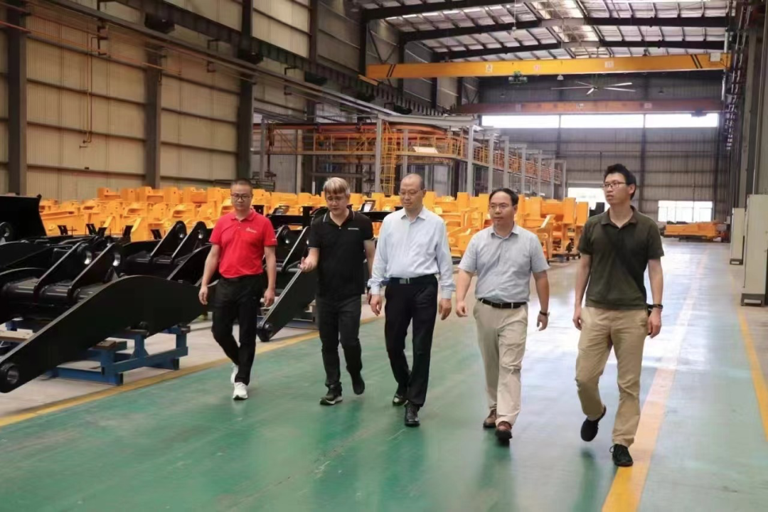 Wu Peiguo, Executive Vice President and Secretary-General of China Construction Machinery Industry Association, Visited Jingong Machinery