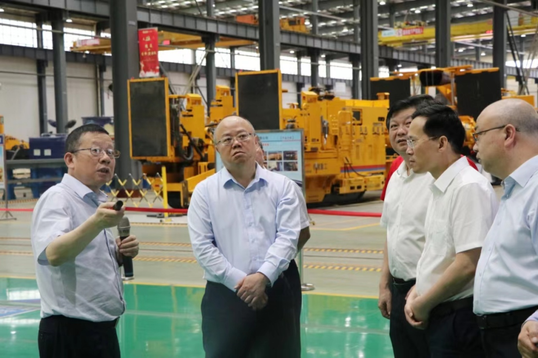 Qiu Yong, Secretary of the Party Committee and Chairman of the Board of Directors of Shanghai Stock Exchange, and His Delegation Visited Railway Construction Heavy Industry for Investigation