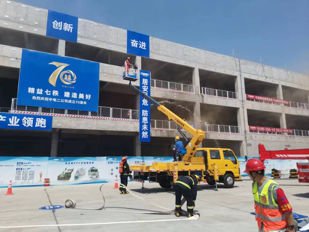 Helen Zhe participated in the fire drill of "Safety Production Month" in the residential construction field of Xuzhou Economic and Technological Development Zone in 2023