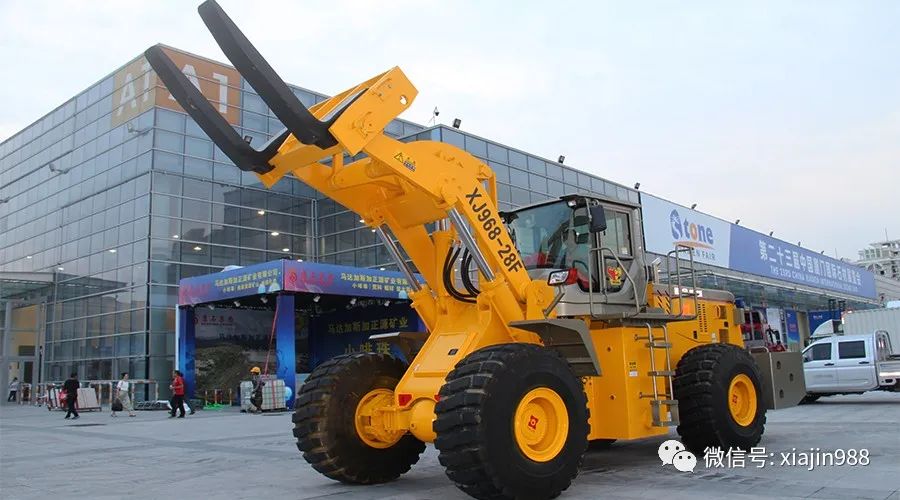 Large Tonnage Forklift Helps Green Mining