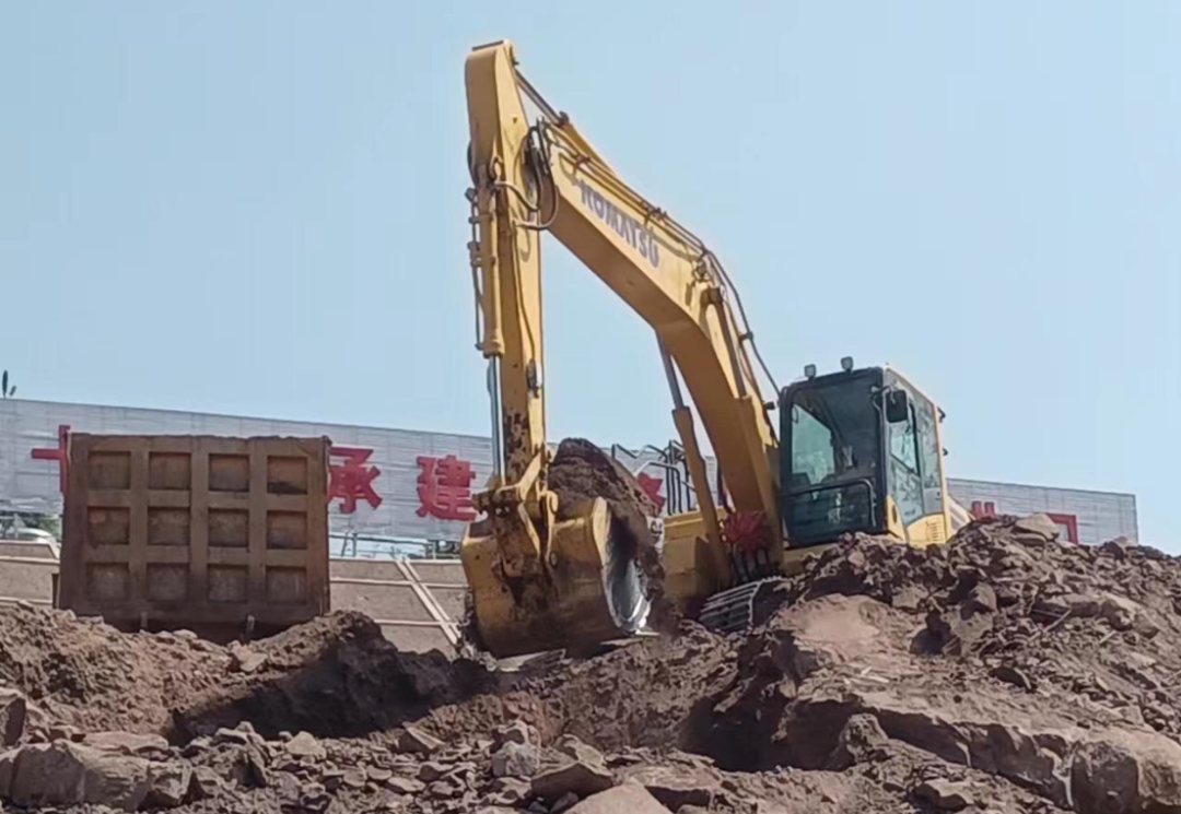 20-year veteran user: Komatsu PC235HD-11M0 is awesome!