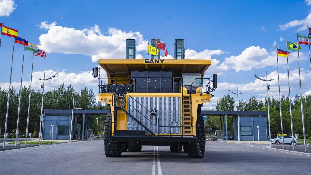 Giant King Kong! Sany 240-ton electric wheel mine car rolls off the production line!