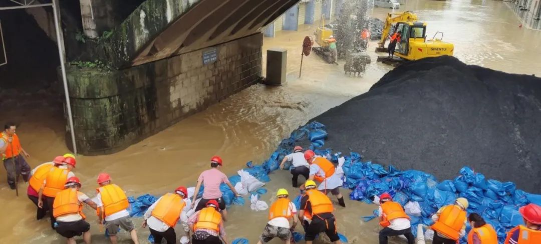 Precautions for excavator construction and maintenance in rainy season