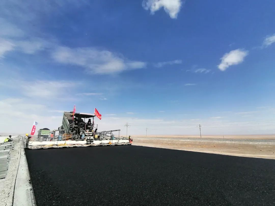 Shining star on the plateau desert | Dynapac SD2550CS promotes the smooth progress of the high-speed project in Mangya City, Qinghai Province