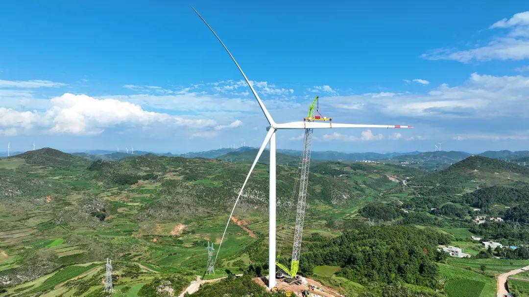 To the clouds! ZCC12800 Helps Guizhou's Largest Wind Turbine Hoist Successfully!