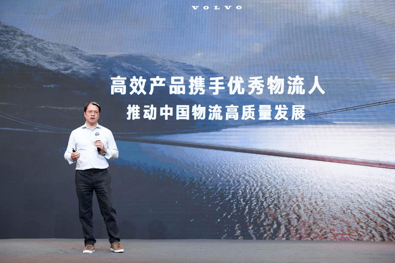 Power chain upgrade saves 100,000 yuan in one year, and a new generation of Volvo truck high-efficiency version is upgraded and launched.