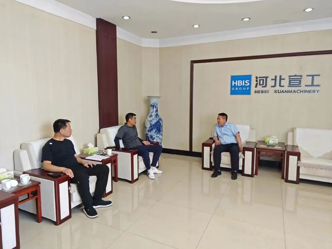 Liu Weihua, Director of Xuanhua District Urban Management Bureau, and his delegation went deep into Hebei Xuangong to actively communicate and coordinate services for grass-roots governance