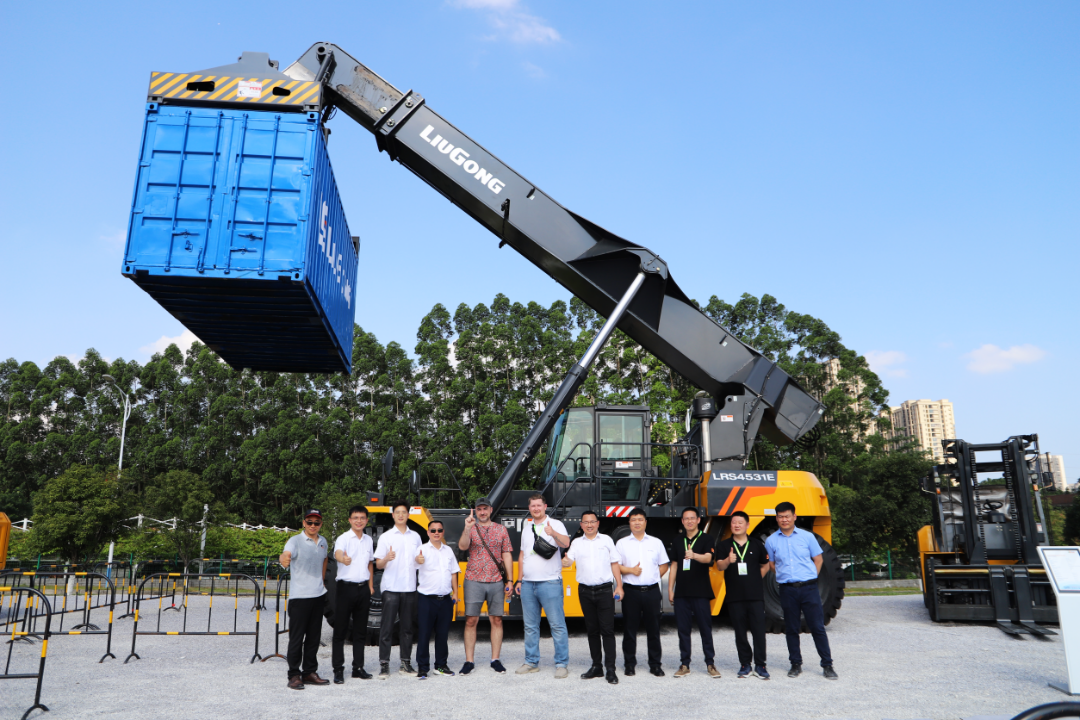 Sailing to Sea | Warmly Congratulate Liugong Heavy Equipment Business on Continuous Export Orders