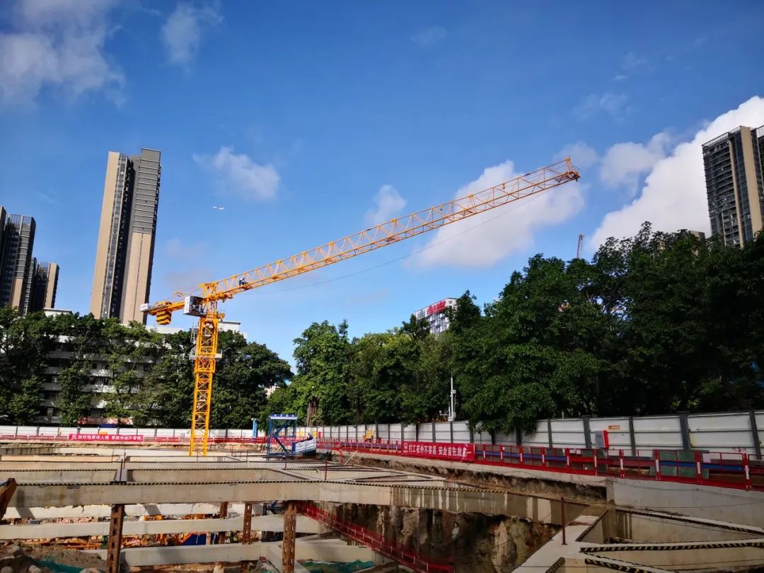 Enter the Shenzhen market! Tower crane at the foot of mountains and rivers builds a good home for talents