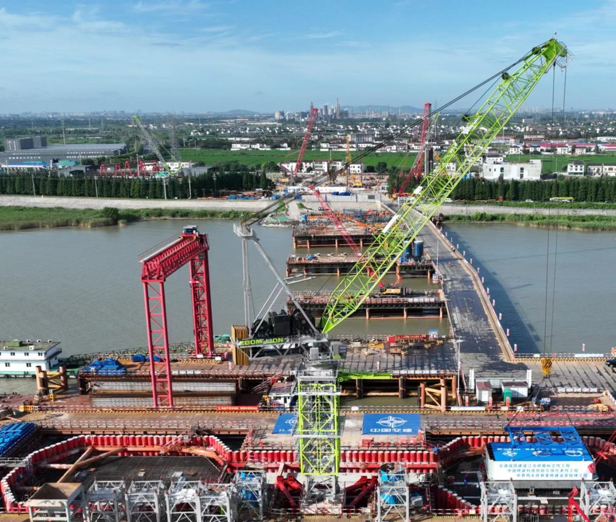 Help Jiaolong out of the river! ZOOMLion's First Tower Crane Lifts "the World's First Span" Zhangjinggao Yangtze River Bridge