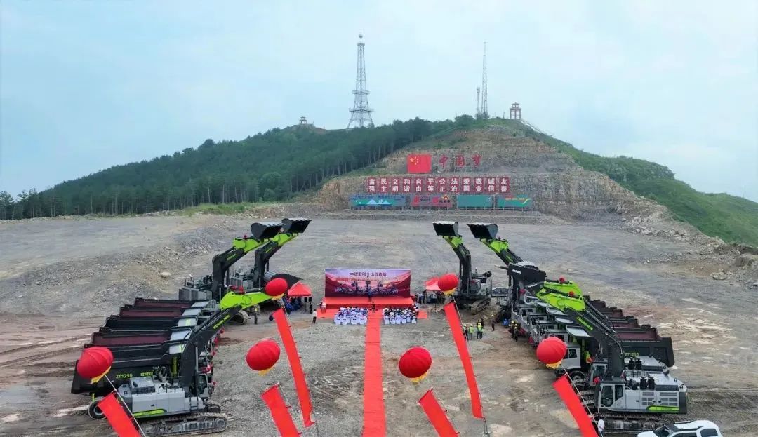 Hand in hand "Jin" step! Zoomlion's 100-ton super-large excavation + mining card combination delivered to Shanxi in batches