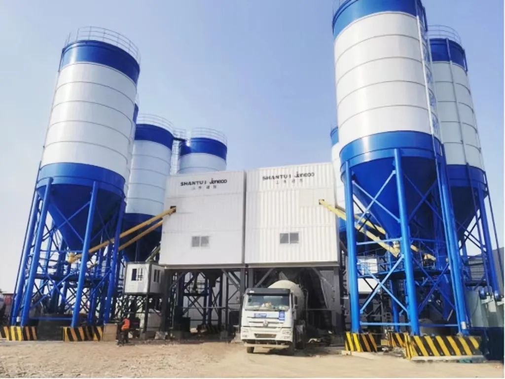 Shantui E5R-180 concrete mixing station accelerates the subgrade construction of Hebei Expressway