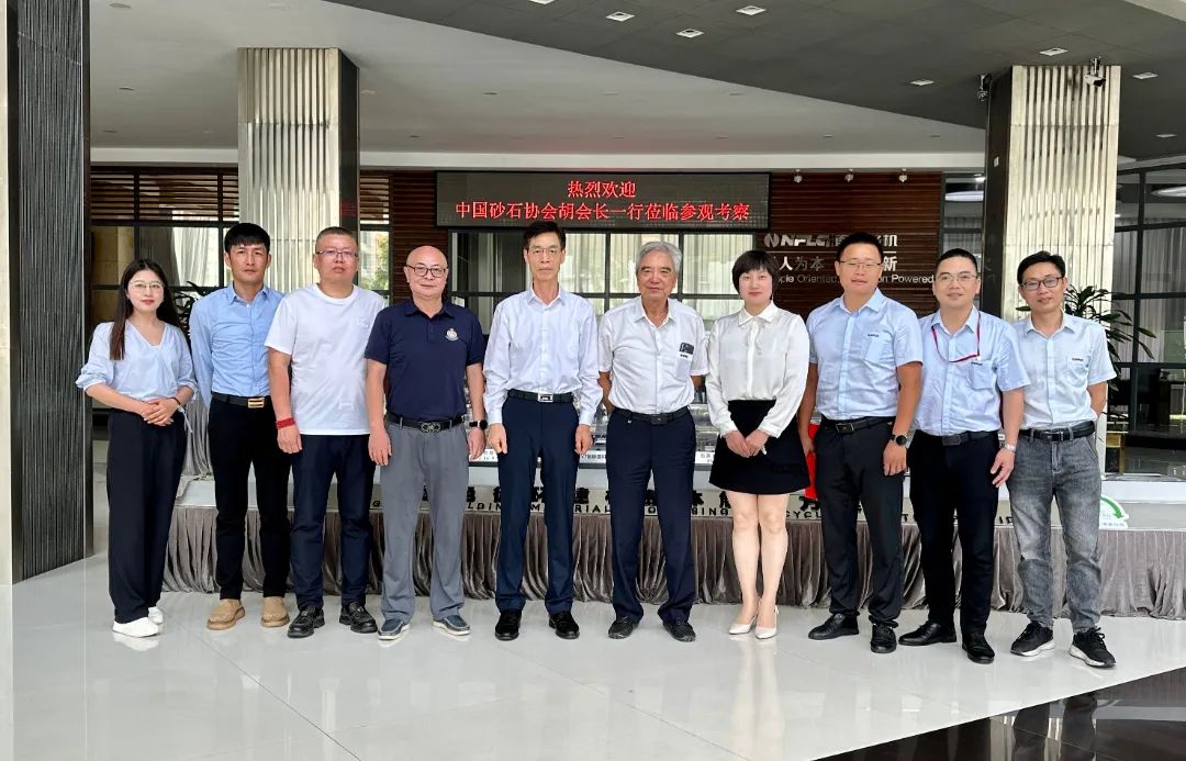 Hu Youyi, President of China Sandstone Association, and His Delegation Visited Nanfang Road Machinery for Investigation and Research