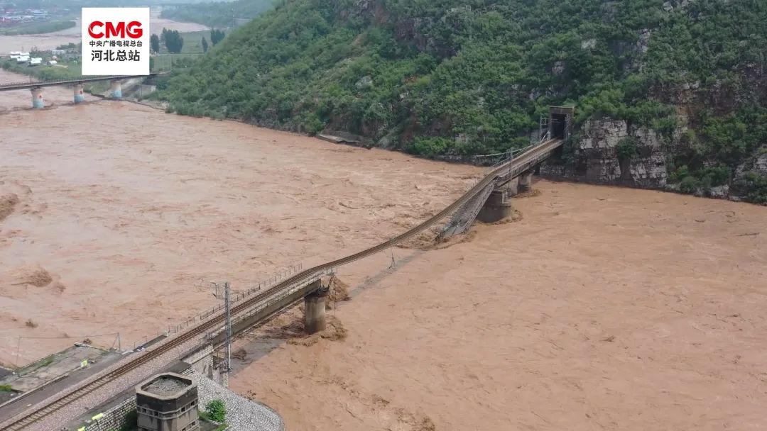 Hearing the "Flood", XCMG Rotary Drilling Rig Makes Full Efforts to Repair the Collapsed Railway Bridge in Hebei