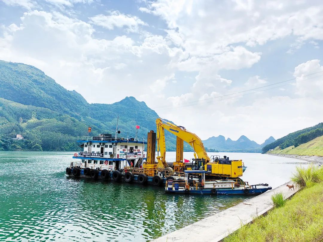 First Komatsu PC950-11M0 Marine Excavator Delivered to Major Customers in Guangxi