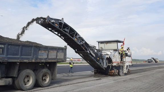 Overseas Elegance | Light take-off, smooth landing! Wirtgen Group Equipment Helps Malaysia Runway Renovation