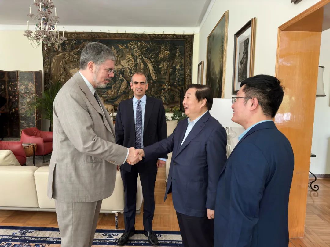 Tan Xuguang Was Invited to Talk with Italian Ambassador to China Ambos