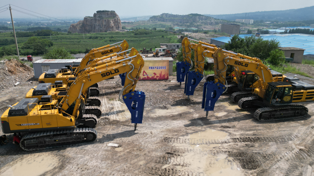 Quality Wins Praise, Lingong Country's Four Hammer Kings Delivered to Major Mine Customers in Batch