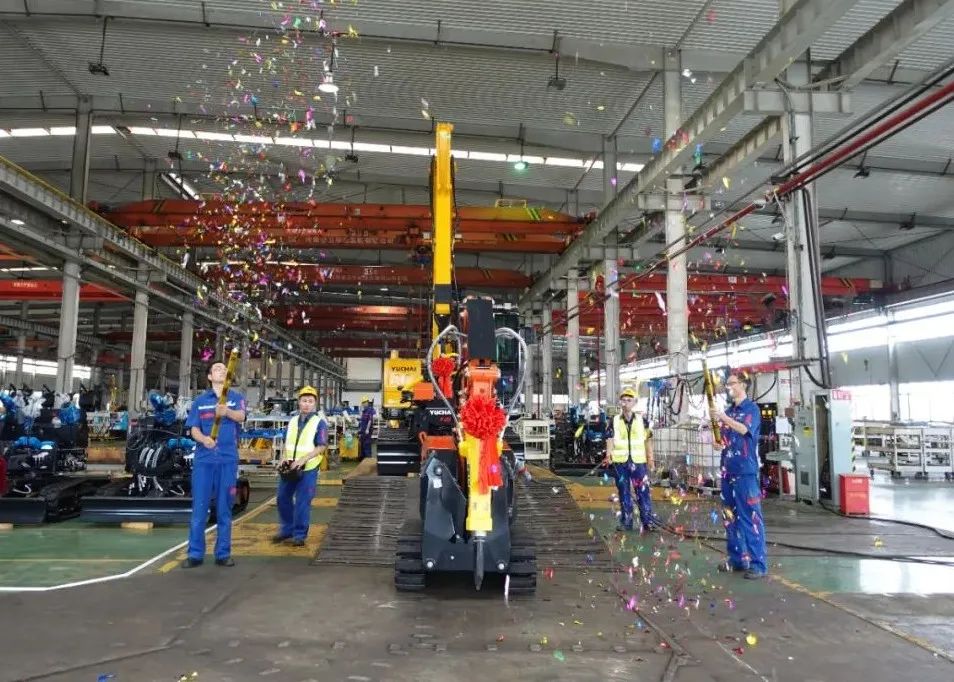 Yuchai Heavy Industry Electric Remote Control Demolition Robot and Gripper Saw New Products Successfully Offline