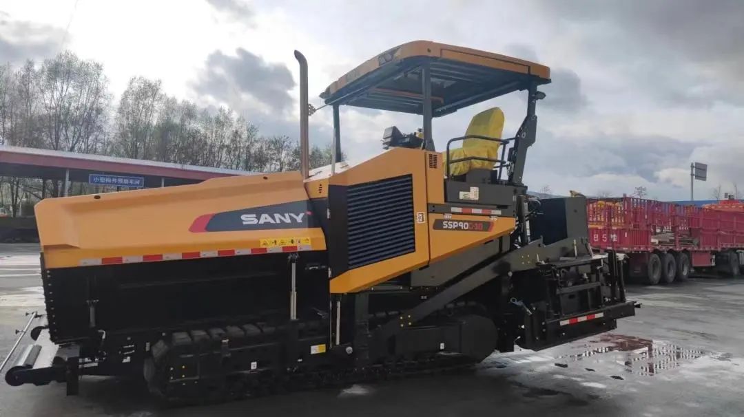 Sany Heavy Industry: Go to the Great Northwest! Ace paver water-stabilized asphalt "grasp with one hand"!