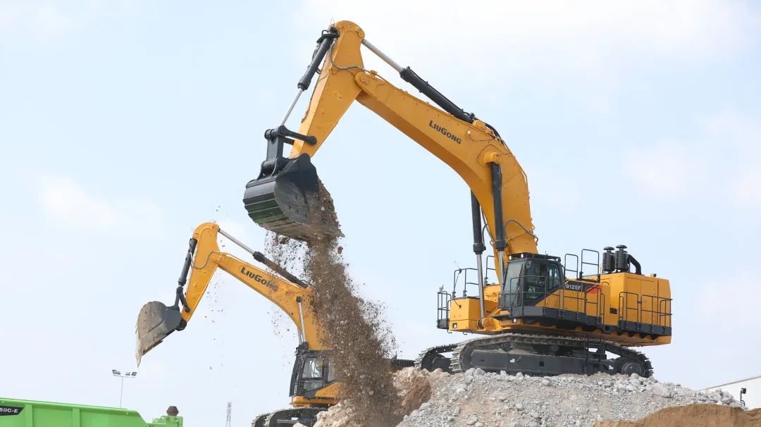 Departure! Liugong's largest excavator goes to sea for the first time