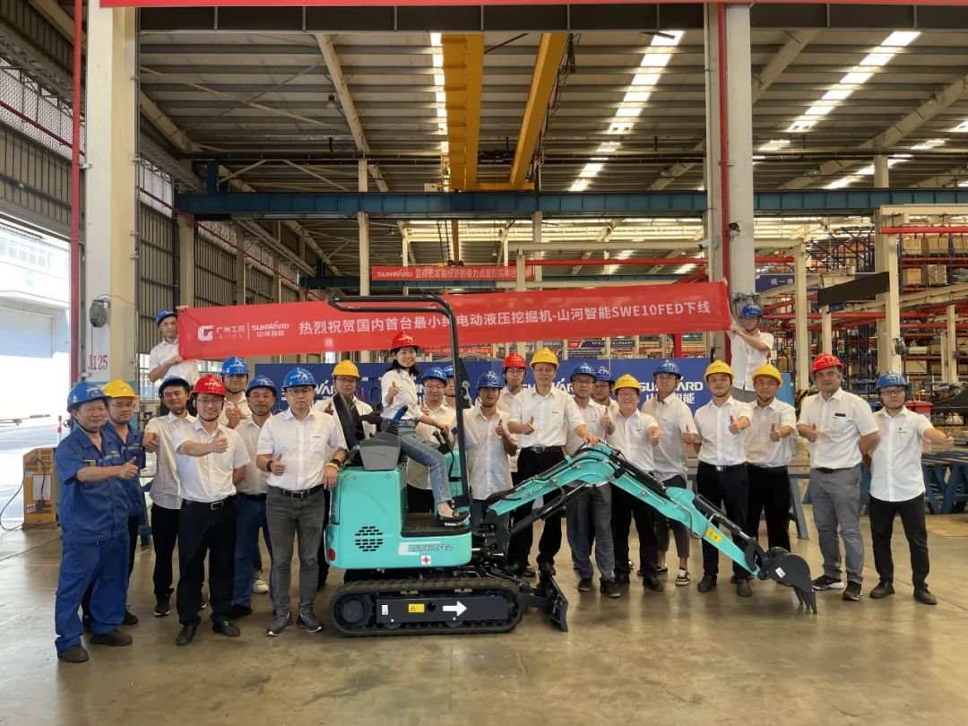 Small stature, big energy! Sunward's smallest pure electric hydraulic excavator successfully rolled off the production line