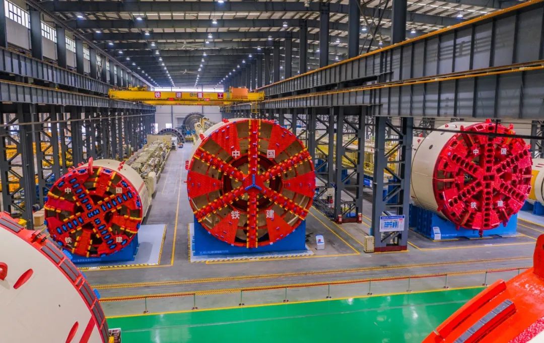 Orders continue to be busy in production | Many super-large diameter shield machines are concentrated on the line, and China Railway Construction Heavy Industry has pressed the "fast-forward key" for intelligent manufacturing of heavy equipment 