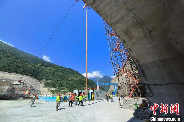 No.8 Hydropower Engineering Group Co., Ltd.: RCC core sample taken from the dam of TB Hydropower Station in Yunnan Province refreshes the length record