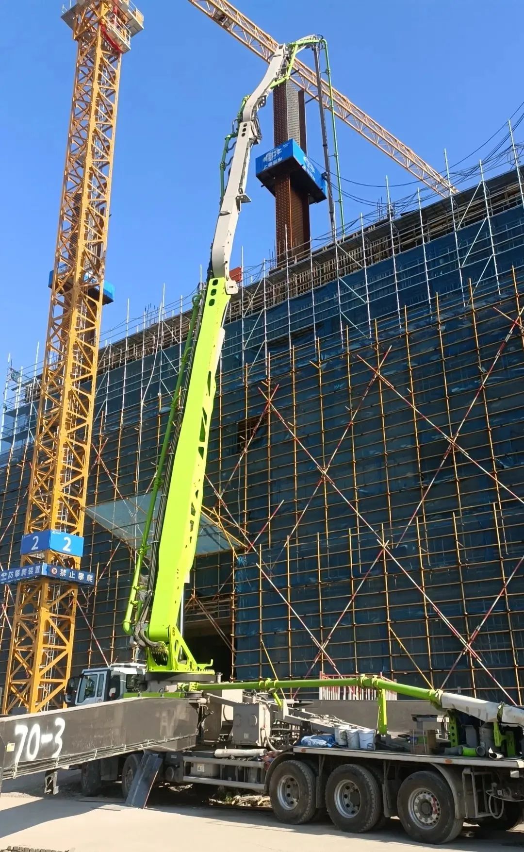 The largest cultural tourism complex in Northeast China! Zoomlion 70m Light Mixing Pump Truck "Leading Team Construction"