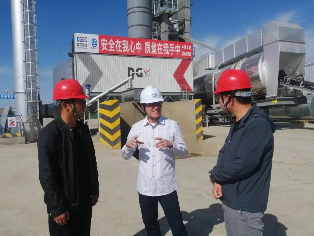 Deji Machinery Delivered Services to the West Line Project Site of Urumqi Ring Expressway and Was Praised by the Builders