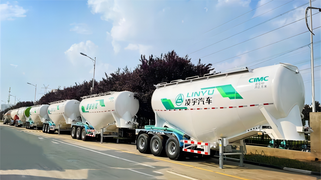 Harvest is coming soon, how can Lingyu powder material transport semi-trailer become the "guest of honor" of "golden nine silver ten"?