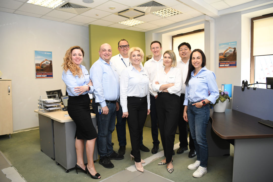 [Liugong Overseas Travel] Professional, United and Excellent Russian Parts Team of Liugong