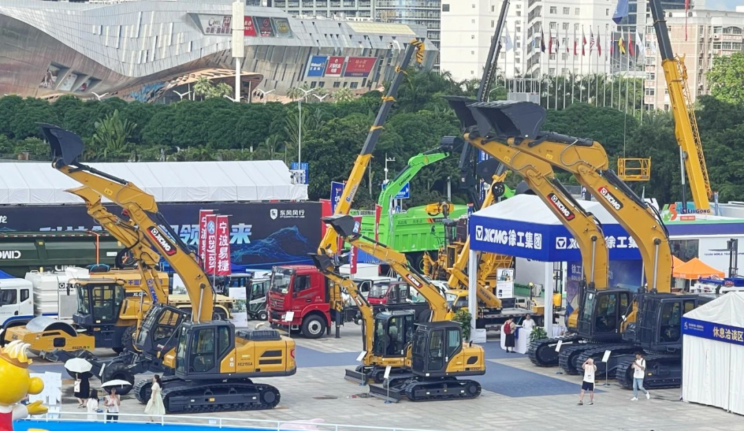 Jointly build "one belt and one road"! XCMG Excavators Shine at ASEAN Expo