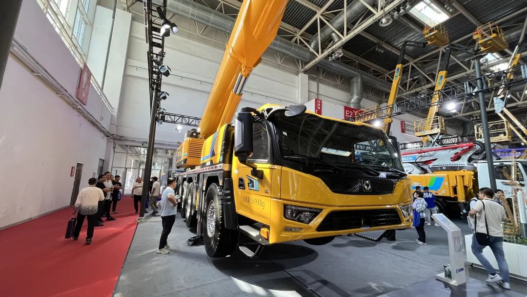 Also look at Xugong! The world's largest tonnage can be on the green brand hybrid all-terrain crane heavy release